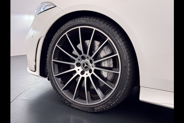 Mercedes-Benz CLS-Klasse 450 4Matic AMG // Burmester // 360 Camera // Sunroof // Trekhaak // 20 inch // Designo White // Distronic