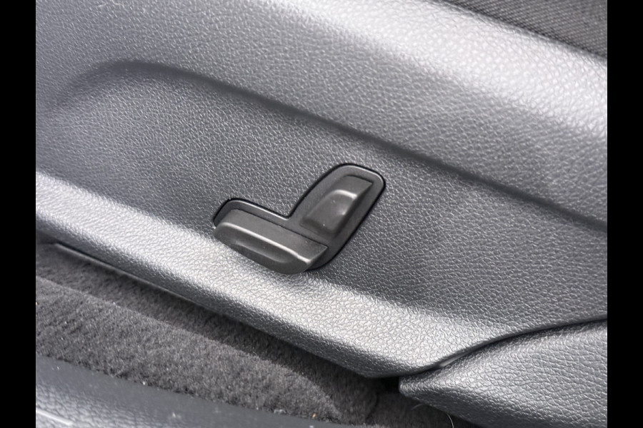 Mercedes-Benz CLS-Klasse 450 4Matic AMG // Burmester // 360 Camera // Sunroof // Trekhaak // 20 inch // Designo White // Distronic