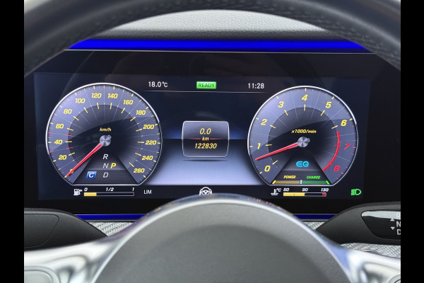 Mercedes-Benz CLS-Klasse 450 4Matic AMG // Burmester // 360 Camera // Sunroof // Trekhaak // 20 inch // Designo White // Distronic