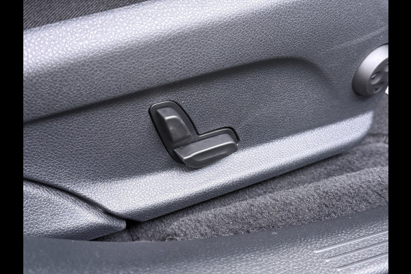 Mercedes-Benz CLS-Klasse 450 4Matic AMG // Burmester // 360 Camera // Sunroof // Trekhaak // 20 inch // Designo White // Distronic