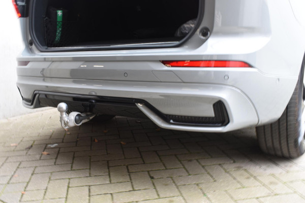 Volvo XC60 T6 350PK Automaat Plug-in Hybrid AWD Ultra Dark / Navigatie / Luchtvering / 360 Camera / Adaptieve Cruise Control / Stuurverwarming / Stoelverwarming v+a / Elektr. Achterklep / Schuifdak / Trekhaak
