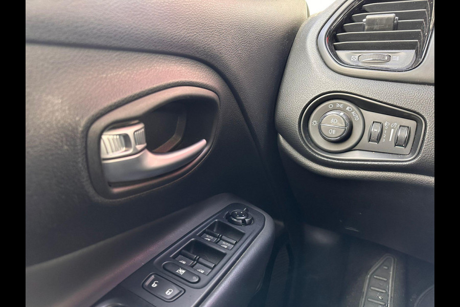 Jeep Renegade 1.4 MultiAir Night Eagle II Limited Automaat | Trekhaak | Xenon | Adaptive CC | Navi | Dealer-onderhouden |