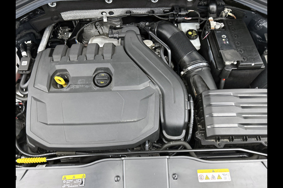 Volkswagen T-Roc Cabrio 1.5 TSI R-Line(Goed OndH, Navi, Trekhaak, StoelV, Parkeersensor V+A, Carplay, Etc)