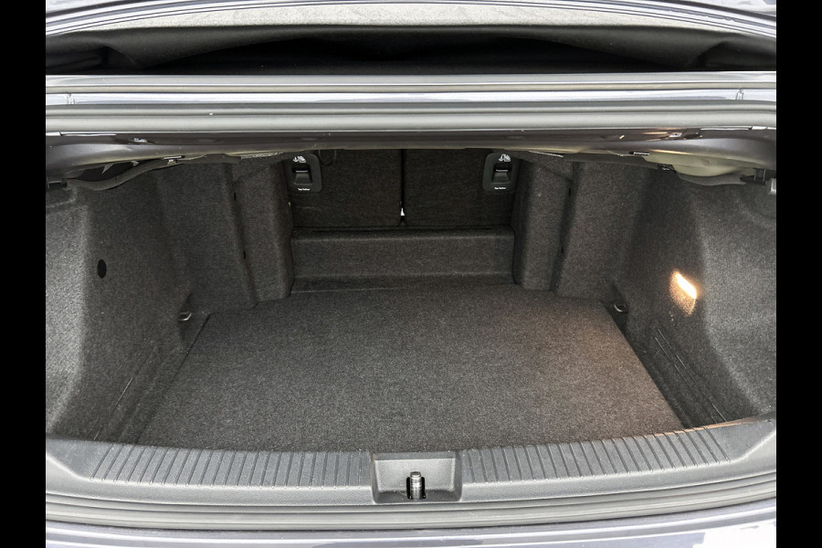 Volkswagen T-Roc Cabrio 1.5 TSI R-Line(Goed OndH, Navi, Trekhaak, StoelV, Parkeersensor V+A, Carplay, Etc)