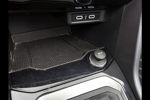 Volkswagen T-Roc Cabrio 1.5 TSI R-Line(Goed OndH, Navi, Trekhaak, StoelV, Parkeersensor V+A, Carplay, Etc)