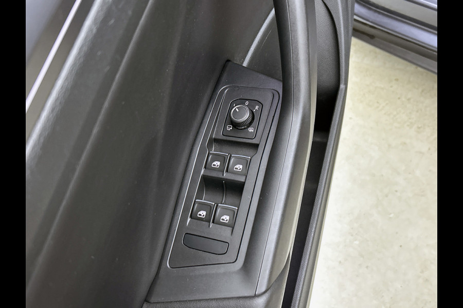 Volkswagen T-Roc Cabrio 1.5 TSI R-Line(Goed OndH, Navi, Trekhaak, StoelV, Parkeersensor V+A, Carplay, Etc)