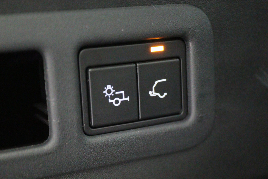 Land Rover Range Rover Velar 2.0 D180 AWD SE Automaat Leer, Panoramadak, Keyless, LED, Camera, Apple CarPlay, Trekhaak, 19''