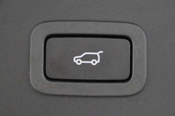 Land Rover Range Rover Velar 2.0 D180 AWD SE Automaat Leer, Panoramadak, Keyless, LED, Camera, Apple CarPlay, Trekhaak, 19''