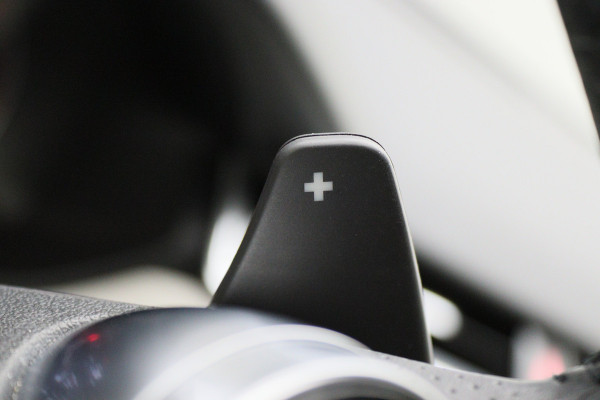 Land Rover Range Rover Velar 2.0 D180 AWD SE Automaat Leer, Panoramadak, Keyless, LED, Camera, Apple CarPlay, Trekhaak, 19''