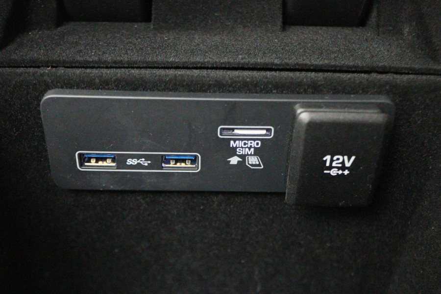 Land Rover Range Rover Velar 2.0 D180 AWD SE Automaat Leer, Panoramadak, Keyless, LED, Camera, Apple CarPlay, Trekhaak, 19''