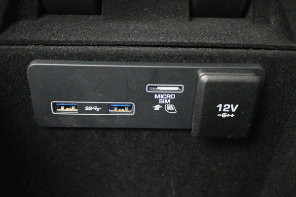 Land Rover Range Rover Velar 2.0 D180 AWD SE Automaat Leer, Panoramadak, Keyless, LED, Camera, Apple CarPlay, Trekhaak, 19''