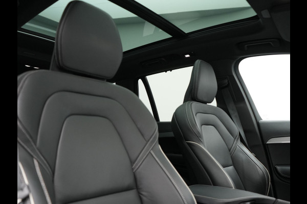 Volvo XC90 T8 Recharge AWD Ultimate Dark 7 Persoons LONG RANGE Plug In Hybrid 455pk Dealer O.H. PHEV | Trekhaak Af Fabriek | Panodak | Luchtvering | Adaptive Cruise | 360 Camera | Harman / Kardon | Lederen Sportstoelen Memory & Verwarmd | Google Assistent | Keyless | 22"L.M |
