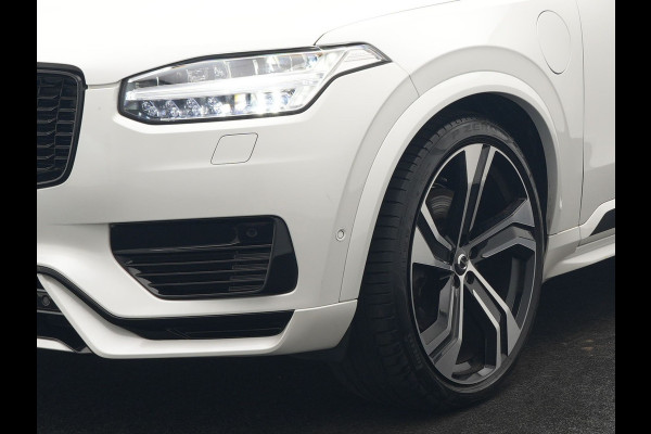 Volvo XC90 T8 Recharge AWD Ultimate Dark 7 Persoons LONG RANGE Plug In Hybrid 455pk Dealer O.H. PHEV | Trekhaak Af Fabriek | Panodak | Luchtvering | Adaptive Cruise | 360 Camera | Harman / Kardon | Lederen Sportstoelen Memory & Verwarmd | Google Assistent | Keyless | 22"L.M |