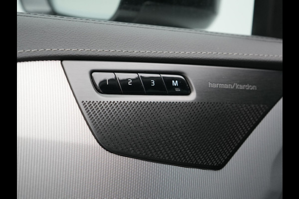 Volvo XC90 T8 Recharge AWD Ultimate Dark 7 Persoons LONG RANGE Plug In Hybrid 455pk Dealer O.H. PHEV | Trekhaak Af Fabriek | Panodak | Luchtvering | Adaptive Cruise | 360 Camera | Harman / Kardon | Lederen Sportstoelen Memory & Verwarmd | Google Assistent | Keyless | 22"L.M |