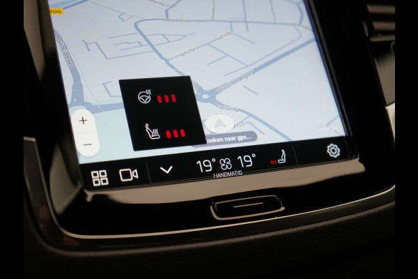 Volvo XC90 T8 Recharge AWD Ultimate Dark 7 Persoons LONG RANGE Plug In Hybrid 455pk Dealer O.H. PHEV | Trekhaak Af Fabriek | Panodak | Luchtvering | Adaptive Cruise | 360 Camera | Harman / Kardon | Lederen Sportstoelen Memory & Verwarmd | Google Assistent | Keyless | 22"L.M |