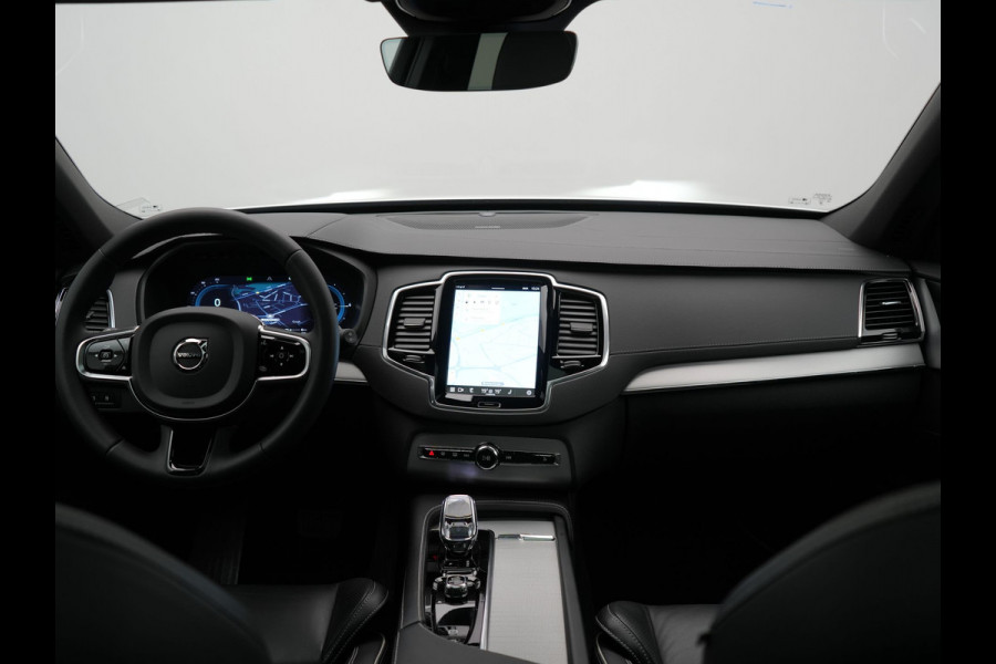 Volvo XC90 T8 Recharge AWD Ultimate Dark 7 Persoons LONG RANGE Plug In Hybrid 455pk Dealer O.H. PHEV | Trekhaak Af Fabriek | Panodak | Luchtvering | Adaptive Cruise | 360 Camera | Harman / Kardon | Lederen Sportstoelen Memory & Verwarmd | Google Assistent | Keyless | 22"L.M |