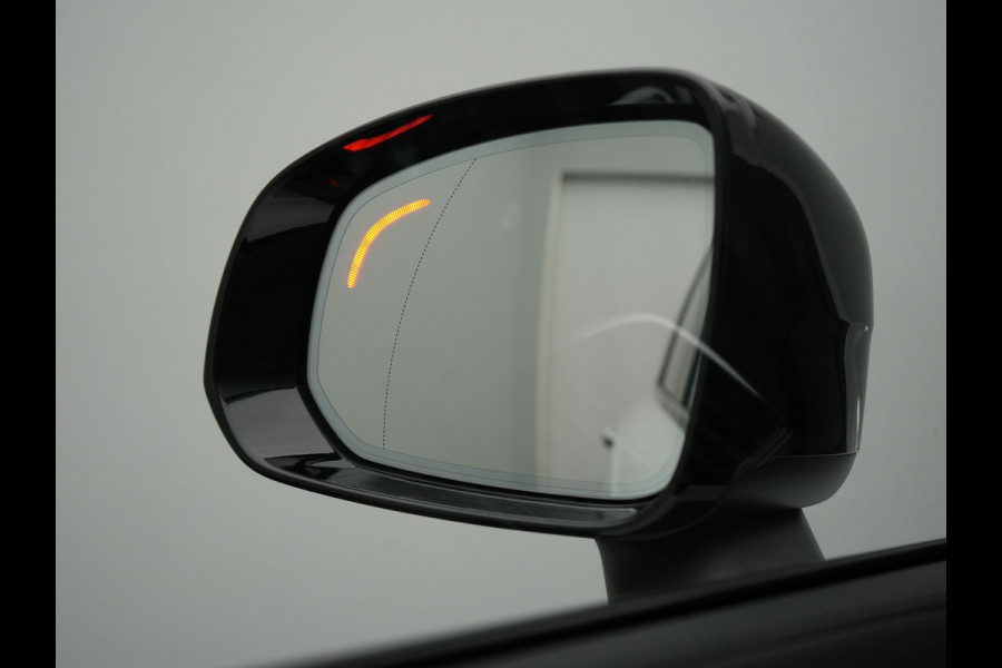 Volvo XC90 T8 Recharge AWD Ultimate Dark 7 Persoons LONG RANGE Plug In Hybrid 455pk Dealer O.H. PHEV | Trekhaak Af Fabriek | Panodak | Luchtvering | Adaptive Cruise | 360 Camera | Harman / Kardon | Lederen Sportstoelen Memory & Verwarmd | Google Assistent | Keyless | 22"L.M |