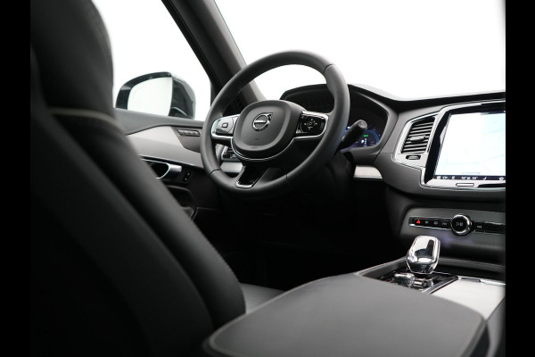 Volvo XC90 T8 Recharge AWD Ultimate Dark 7 Persoons LONG RANGE Plug In Hybrid 455pk Dealer O.H. PHEV | Trekhaak Af Fabriek | Panodak | Luchtvering | Adaptive Cruise | 360 Camera | Harman / Kardon | Lederen Sportstoelen Memory & Verwarmd | Google Assistent | Keyless | 22"L.M |
