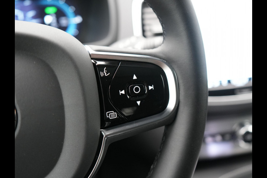 Volvo XC90 T8 Recharge AWD Ultimate Dark 7 Persoons LONG RANGE Plug In Hybrid 455pk Dealer O.H. PHEV | Trekhaak Af Fabriek | Panodak | Luchtvering | Adaptive Cruise | 360 Camera | Harman / Kardon | Lederen Sportstoelen Memory & Verwarmd | Google Assistent | Keyless | 22"L.M |
