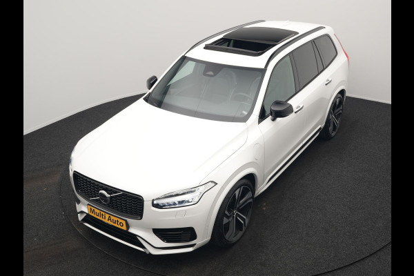 Volvo XC90 T8 Recharge AWD Ultimate Dark 7 Persoons LONG RANGE Plug In Hybrid 455pk Dealer O.H. PHEV | Trekhaak Af Fabriek | Panodak | Luchtvering | Adaptive Cruise | 360 Camera | Harman / Kardon | Lederen Sportstoelen Memory & Verwarmd | Google Assistent | Keyless | 22"L.M |