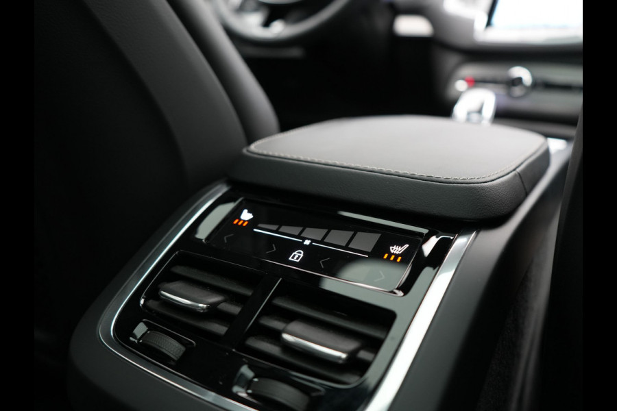Volvo XC90 T8 Recharge AWD Ultimate Dark 7 Persoons LONG RANGE Plug In Hybrid 455pk Dealer O.H. PHEV | Trekhaak Af Fabriek | Panodak | Luchtvering | Adaptive Cruise | 360 Camera | Harman / Kardon | Lederen Sportstoelen Memory & Verwarmd | Google Assistent | Keyless | 22"L.M |