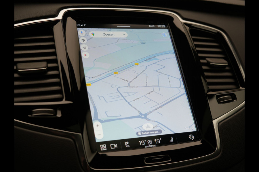 Volvo XC90 T8 Recharge AWD Ultimate Dark 7 Persoons LONG RANGE Plug In Hybrid 455pk Dealer O.H. PHEV | Trekhaak Af Fabriek | Panodak | Luchtvering | Adaptive Cruise | 360 Camera | Harman / Kardon | Lederen Sportstoelen Memory & Verwarmd | Google Assistent | Keyless | 22"L.M |