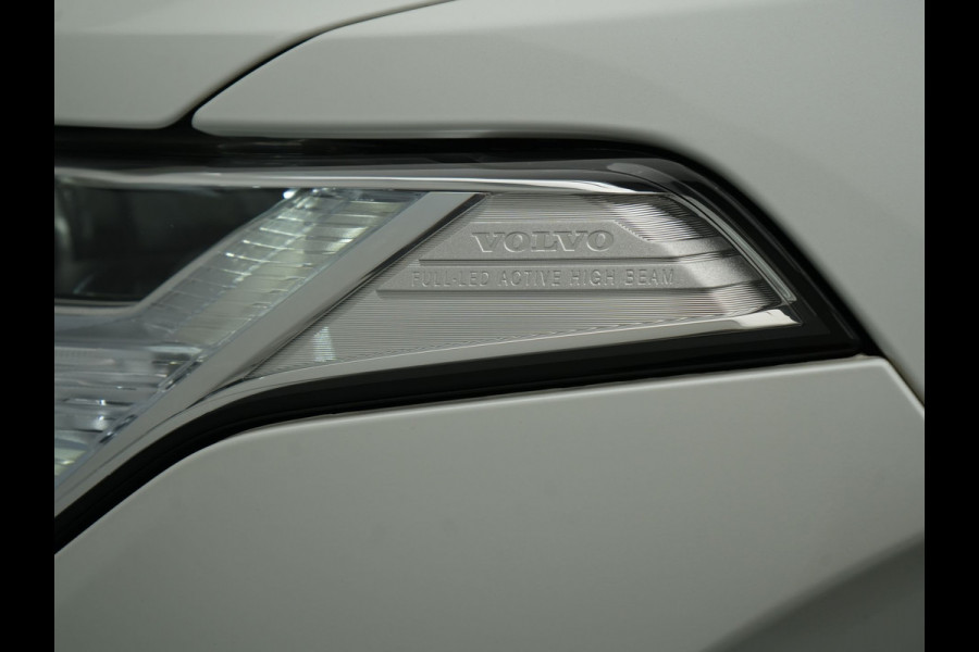 Volvo XC90 T8 Recharge AWD Ultimate Dark 7 Persoons LONG RANGE Plug In Hybrid 455pk Dealer O.H. PHEV | Trekhaak Af Fabriek | Panodak | Luchtvering | Adaptive Cruise | 360 Camera | Harman / Kardon | Lederen Sportstoelen Memory & Verwarmd | Google Assistent | Keyless | 22"L.M |
