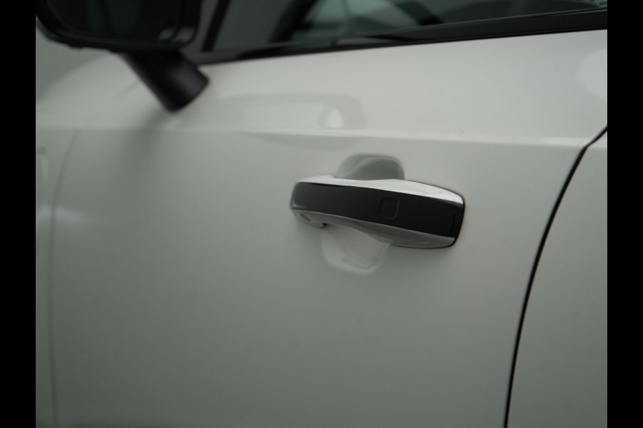 Volvo XC90 T8 Recharge AWD Ultimate Dark 7 Persoons LONG RANGE Plug In Hybrid 455pk Dealer O.H. PHEV | Trekhaak Af Fabriek | Panodak | Luchtvering | Adaptive Cruise | 360 Camera | Harman / Kardon | Lederen Sportstoelen Memory & Verwarmd | Google Assistent | Keyless | 22"L.M |