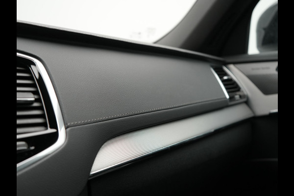Volvo XC90 T8 Recharge AWD Ultimate Dark 7 Persoons LONG RANGE Plug In Hybrid 455pk Dealer O.H. PHEV | Trekhaak Af Fabriek | Panodak | Luchtvering | Adaptive Cruise | 360 Camera | Harman / Kardon | Lederen Sportstoelen Memory & Verwarmd | Google Assistent | Keyless | 22"L.M |
