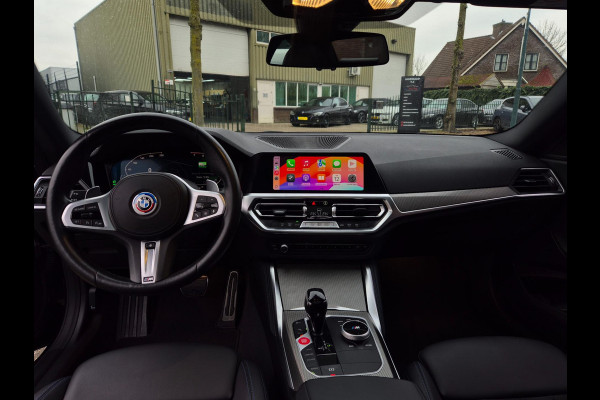 BMW 2 Serie 220i M Sport Coupé 50-jahre Edition Fabrieksgarantie Schuifdak NAP NL CarPlay Camera 100% Dealeronderhouden RIJKLAAR
