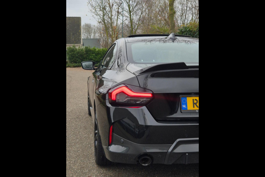 BMW 2 Serie 220i M Sport Coupé 50-jahre Edition Fabrieksgarantie Schuifdak NAP NL CarPlay Camera 100% Dealeronderhouden RIJKLAAR
