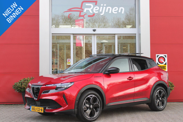 Alfa Romeo junior Alfa Romeo Junior ELETTRICA SPECIALE 156PK 54 kWh | PANORAMISCH SCHUIF/KANTEL DAK | BICOLOR DAK (ZWART DAK) | TECHNOLOGIE PAKKET (O.A. FULL LED ADAPTIVE MATRIX KOPLAMPEN/DODEHOEK DETECTIE/DRAADLOZE TELEFOONLADER/ACHTERUITRIJ CAMERA/PARKEERSENSOREN VOOR, ACHTER,ZIJKANT) | DRAADLOZE APPLE CARPLAY/ANDROID AUTO | CLIMATE CONTROL | ELEKTRISCH BEDIENBARE ACHTERKLEP | STOEL VERWARMING | ELEKTRISCH BEDIENBARE VOORSTOEL | VERKEERSBORDEN HERKENNING | ADAPTIVE CRUISE CONTROL | KEYLESS ENTRY/START |