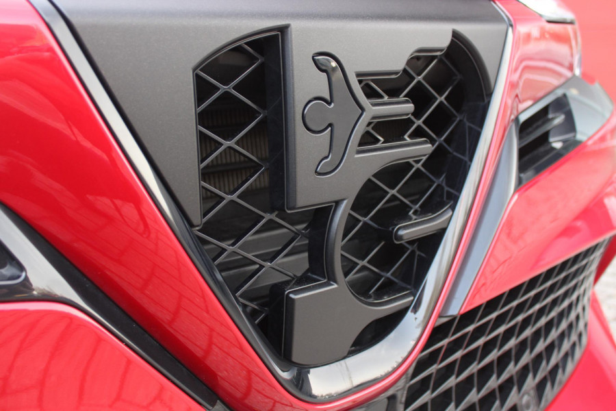 Alfa Romeo junior Alfa Romeo Junior ELETTRICA SPECIALE 156PK 54 kWh | PANORAMISCH SCHUIF/KANTEL DAK | BICOLOR DAK (ZWART DAK) | TECHNOLOGIE PAKKET (O.A. FULL LED ADAPTIVE MATRIX KOPLAMPEN/DODEHOEK DETECTIE/DRAADLOZE TELEFOONLADER/ACHTERUITRIJ CAMERA/PARKEERSENSOREN VOOR, ACHTER,ZIJKANT) | DRAADLOZE APPLE CARPLAY/ANDROID AUTO | CLIMATE CONTROL | ELEKTRISCH BEDIENBARE ACHTERKLEP | STOEL VERWARMING | ELEKTRISCH BEDIENBARE VOORSTOEL | VERKEERSBORDEN HERKENNING | ADAPTIVE CRUISE CONTROL | KEYLESS ENTRY/START |