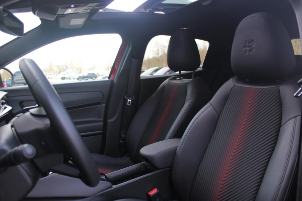 Alfa Romeo junior Alfa Romeo Junior ELETTRICA SPECIALE 156PK 54 kWh | PANORAMISCH SCHUIF/KANTEL DAK | BICOLOR DAK (ZWART DAK) | TECHNOLOGIE PAKKET (O.A. FULL LED ADAPTIVE MATRIX KOPLAMPEN/DODEHOEK DETECTIE/DRAADLOZE TELEFOONLADER/ACHTERUITRIJ CAMERA/PARKEERSENSOREN VOOR, ACHTER,ZIJKANT) | DRAADLOZE APPLE CARPLAY/ANDROID AUTO | CLIMATE CONTROL | ELEKTRISCH BEDIENBARE ACHTERKLEP | STOEL VERWARMING | ELEKTRISCH BEDIENBARE VOORSTOEL | VERKEERSBORDEN HERKENNING | ADAPTIVE CRUISE CONTROL | KEYLESS ENTRY/START |