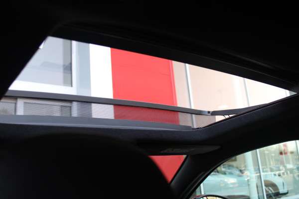 Alfa Romeo junior Alfa Romeo Junior ELETTRICA SPECIALE 156PK 54 kWh | PANORAMISCH SCHUIF/KANTEL DAK | BICOLOR DAK (ZWART DAK) | TECHNOLOGIE PAKKET (O.A. FULL LED ADAPTIVE MATRIX KOPLAMPEN/DODEHOEK DETECTIE/DRAADLOZE TELEFOONLADER/ACHTERUITRIJ CAMERA/PARKEERSENSOREN VOOR, ACHTER,ZIJKANT) | DRAADLOZE APPLE CARPLAY/ANDROID AUTO | CLIMATE CONTROL | ELEKTRISCH BEDIENBARE ACHTERKLEP | STOEL VERWARMING | ELEKTRISCH BEDIENBARE VOORSTOEL | VERKEERSBORDEN HERKENNING | ADAPTIVE CRUISE CONTROL | KEYLESS ENTRY/START |