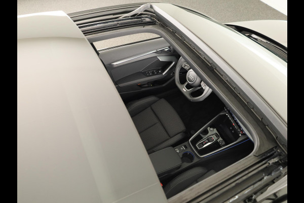 Audi A3 Sportback 45 TFSI e S edition Competition 245pk | Panoramadak | Sonos 3D | Ambient light | Parkeercamere | Adaptieve cruise controle