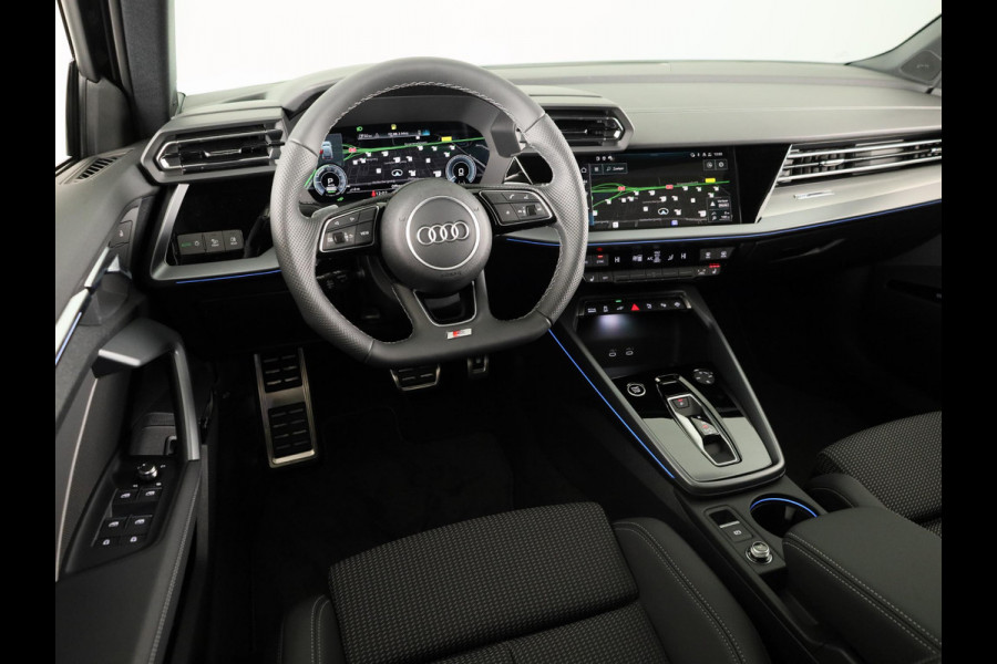 Audi A3 Sportback 45 TFSI e S edition Competition 245pk | Panoramadak | Sonos 3D | Ambient light | Parkeercamere | Adaptieve cruise controle
