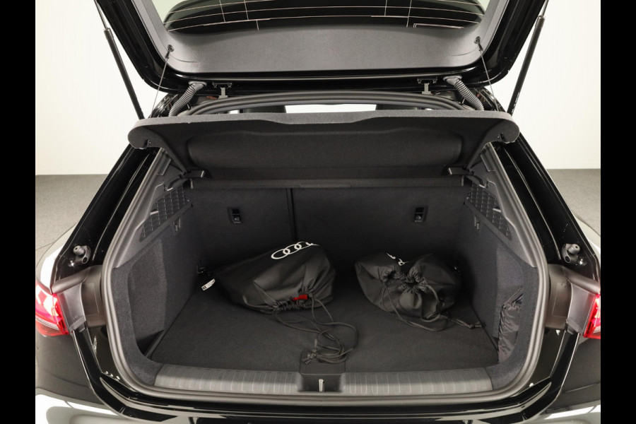 Audi A3 Sportback 45 TFSI e S edition Competition 245pk | Panoramadak | Sonos 3D | Ambient light | Parkeercamere | Adaptieve cruise controle