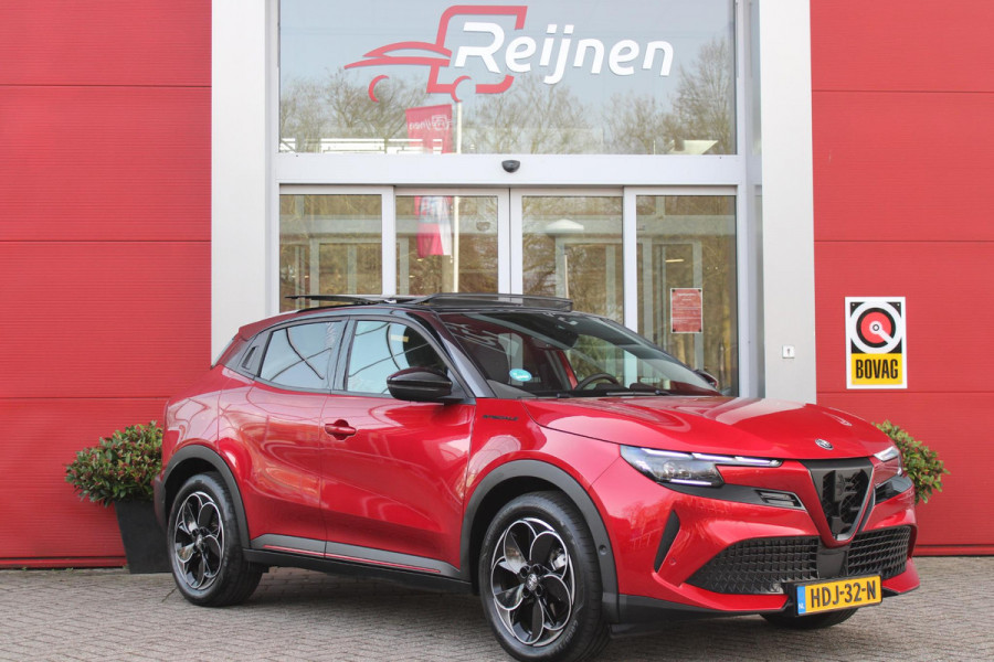 Alfa Romeo junior Alfa Romeo Junior ELETTRICA SPECIALE 156PK 54 kWh | PANORAMISCH SCHUIF/KANTEL DAK | BICOLOR DAK (ZWART DAK) | TECHNOLOGIE PAKKET (O.A. FULL LED ADAPTIVE MATRIX KOPLAMPEN/DODEHOEK DETECTIE/DRAADLOZE TELEFOONLADER/ACHTERUITRIJ CAMERA/PARKEERSENSOREN VOOR, ACHTER,ZIJKANT) | DRAADLOZE APPLE CARPLAY/ANDROID AUTO | CLIMATE CONTROL | ELEKTRISCH BEDIENBARE ACHTERKLEP | STOEL VERWARMING | ELEKTRISCH BEDIENBARE VOORSTOEL | VERKEERSBORDEN HERKENNING | ADAPTIVE CRUISE CONTROL | KEYLESS ENTRY/START |