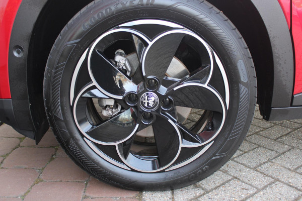 Alfa Romeo junior Alfa Romeo Junior ELETTRICA SPECIALE 156PK 54 kWh | PANORAMISCH SCHUIF/KANTEL DAK | BICOLOR DAK (ZWART DAK) | TECHNOLOGIE PAKKET (O.A. FULL LED ADAPTIVE MATRIX KOPLAMPEN/DODEHOEK DETECTIE/DRAADLOZE TELEFOONLADER/ACHTERUITRIJ CAMERA/PARKEERSENSOREN VOOR, ACHTER,ZIJKANT) | DRAADLOZE APPLE CARPLAY/ANDROID AUTO | CLIMATE CONTROL | ELEKTRISCH BEDIENBARE ACHTERKLEP | STOEL VERWARMING | ELEKTRISCH BEDIENBARE VOORSTOEL | VERKEERSBORDEN HERKENNING | ADAPTIVE CRUISE CONTROL | KEYLESS ENTRY/START |