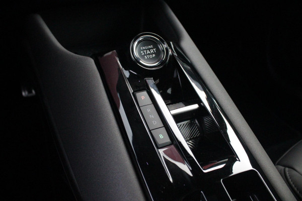 Alfa Romeo junior Alfa Romeo Junior ELETTRICA SPECIALE 156PK 54 kWh | PANORAMISCH SCHUIF/KANTEL DAK | BICOLOR DAK (ZWART DAK) | TECHNOLOGIE PAKKET (O.A. FULL LED ADAPTIVE MATRIX KOPLAMPEN/DODEHOEK DETECTIE/DRAADLOZE TELEFOONLADER/ACHTERUITRIJ CAMERA/PARKEERSENSOREN VOOR, ACHTER,ZIJKANT) | DRAADLOZE APPLE CARPLAY/ANDROID AUTO | CLIMATE CONTROL | ELEKTRISCH BEDIENBARE ACHTERKLEP | STOEL VERWARMING | ELEKTRISCH BEDIENBARE VOORSTOEL | VERKEERSBORDEN HERKENNING | ADAPTIVE CRUISE CONTROL | KEYLESS ENTRY/START |