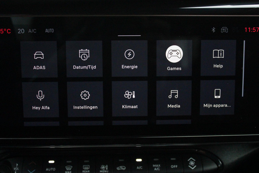 Alfa Romeo junior Alfa Romeo Junior ELETTRICA SPECIALE 156PK 54 kWh | PANORAMISCH SCHUIF/KANTEL DAK | BICOLOR DAK (ZWART DAK) | TECHNOLOGIE PAKKET (O.A. FULL LED ADAPTIVE MATRIX KOPLAMPEN/DODEHOEK DETECTIE/DRAADLOZE TELEFOONLADER/ACHTERUITRIJ CAMERA/PARKEERSENSOREN VOOR, ACHTER,ZIJKANT) | DRAADLOZE APPLE CARPLAY/ANDROID AUTO | CLIMATE CONTROL | ELEKTRISCH BEDIENBARE ACHTERKLEP | STOEL VERWARMING | ELEKTRISCH BEDIENBARE VOORSTOEL | VERKEERSBORDEN HERKENNING | ADAPTIVE CRUISE CONTROL | KEYLESS ENTRY/START |