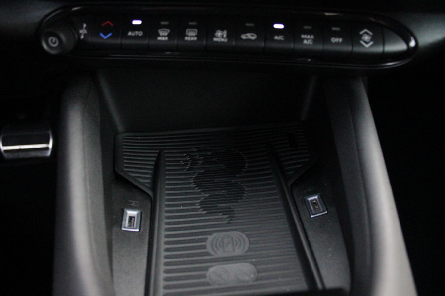 Alfa Romeo junior Alfa Romeo Junior ELETTRICA SPECIALE 156PK 54 kWh | PANORAMISCH SCHUIF/KANTEL DAK | BICOLOR DAK (ZWART DAK) | TECHNOLOGIE PAKKET (O.A. FULL LED ADAPTIVE MATRIX KOPLAMPEN/DODEHOEK DETECTIE/DRAADLOZE TELEFOONLADER/ACHTERUITRIJ CAMERA/PARKEERSENSOREN VOOR, ACHTER,ZIJKANT) | DRAADLOZE APPLE CARPLAY/ANDROID AUTO | CLIMATE CONTROL | ELEKTRISCH BEDIENBARE ACHTERKLEP | STOEL VERWARMING | ELEKTRISCH BEDIENBARE VOORSTOEL | VERKEERSBORDEN HERKENNING | ADAPTIVE CRUISE CONTROL | KEYLESS ENTRY/START |