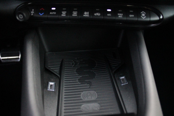 Alfa Romeo junior Alfa Romeo Junior ELETTRICA SPECIALE 156PK 54 kWh | PANORAMISCH SCHUIF/KANTEL DAK | BICOLOR DAK (ZWART DAK) | TECHNOLOGIE PAKKET (O.A. FULL LED ADAPTIVE MATRIX KOPLAMPEN/DODEHOEK DETECTIE/DRAADLOZE TELEFOONLADER/ACHTERUITRIJ CAMERA/PARKEERSENSOREN VOOR, ACHTER,ZIJKANT) | DRAADLOZE APPLE CARPLAY/ANDROID AUTO | CLIMATE CONTROL | ELEKTRISCH BEDIENBARE ACHTERKLEP | STOEL VERWARMING | ELEKTRISCH BEDIENBARE VOORSTOEL | VERKEERSBORDEN HERKENNING | ADAPTIVE CRUISE CONTROL | KEYLESS ENTRY/START |