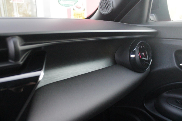 Alfa Romeo junior Alfa Romeo Junior ELETTRICA SPECIALE 156PK 54 kWh | PANORAMISCH SCHUIF/KANTEL DAK | BICOLOR DAK (ZWART DAK) | TECHNOLOGIE PAKKET (O.A. FULL LED ADAPTIVE MATRIX KOPLAMPEN/DODEHOEK DETECTIE/DRAADLOZE TELEFOONLADER/ACHTERUITRIJ CAMERA/PARKEERSENSOREN VOOR, ACHTER,ZIJKANT) | DRAADLOZE APPLE CARPLAY/ANDROID AUTO | CLIMATE CONTROL | ELEKTRISCH BEDIENBARE ACHTERKLEP | STOEL VERWARMING | ELEKTRISCH BEDIENBARE VOORSTOEL | VERKEERSBORDEN HERKENNING | ADAPTIVE CRUISE CONTROL | KEYLESS ENTRY/START |