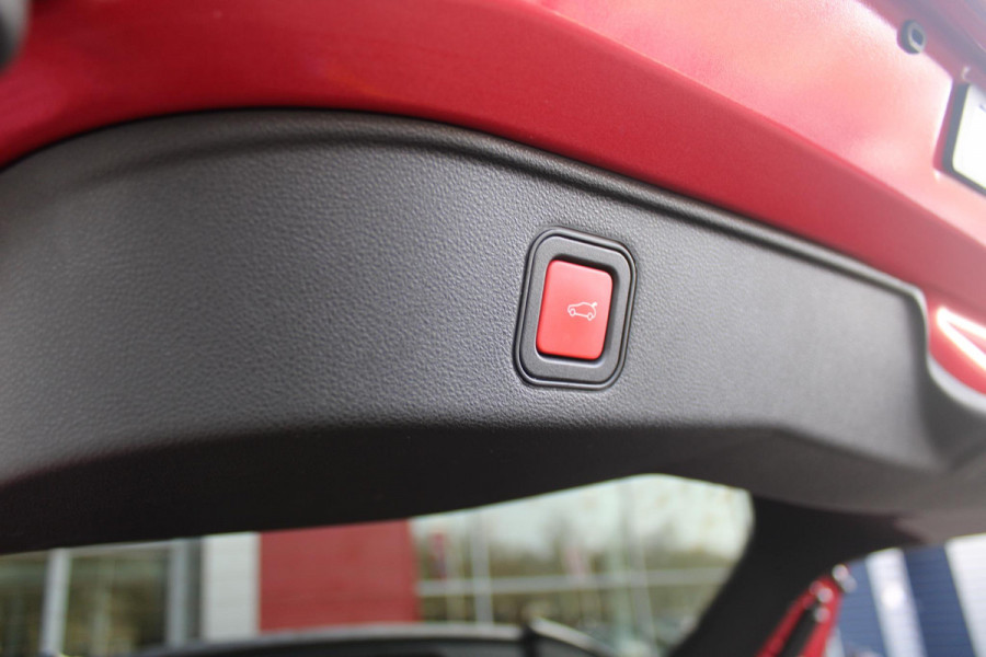 Alfa Romeo junior Alfa Romeo Junior ELETTRICA SPECIALE 156PK 54 kWh | PANORAMISCH SCHUIF/KANTEL DAK | BICOLOR DAK (ZWART DAK) | TECHNOLOGIE PAKKET (O.A. FULL LED ADAPTIVE MATRIX KOPLAMPEN/DODEHOEK DETECTIE/DRAADLOZE TELEFOONLADER/ACHTERUITRIJ CAMERA/PARKEERSENSOREN VOOR, ACHTER,ZIJKANT) | DRAADLOZE APPLE CARPLAY/ANDROID AUTO | CLIMATE CONTROL | ELEKTRISCH BEDIENBARE ACHTERKLEP | STOEL VERWARMING | ELEKTRISCH BEDIENBARE VOORSTOEL | VERKEERSBORDEN HERKENNING | ADAPTIVE CRUISE CONTROL | KEYLESS ENTRY/START |