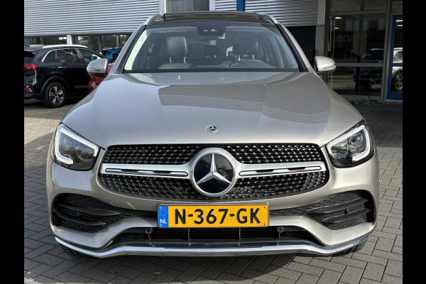 Mercedes-Benz GLC 300e 4MATIC Premium Plus | Panoramadak | Trekhaak | Achteruitrijcamera | Stoelverwarming | Half leder |