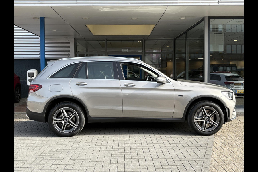 Mercedes-Benz GLC 300e 4MATIC Premium Plus | Panoramadak | Trekhaak | Achteruitrijcamera | Stoelverwarming | Half leder |