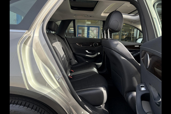 Mercedes-Benz GLC 300e 4MATIC Premium Plus | Panoramadak | Trekhaak | Achteruitrijcamera | Stoelverwarming | Half leder |