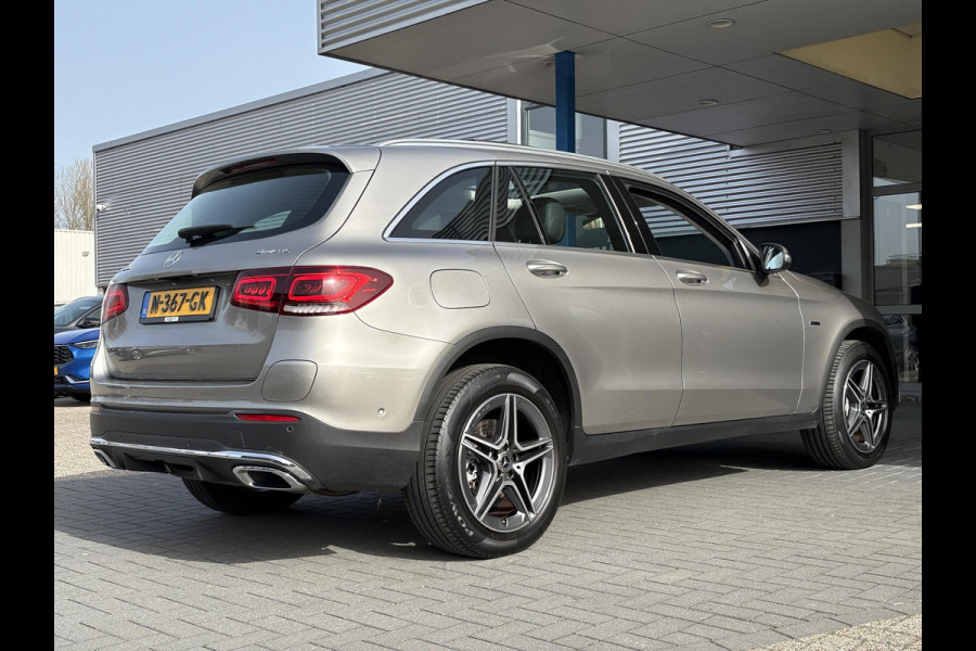 Mercedes-Benz GLC 300e 4MATIC Premium Plus | Panoramadak | Trekhaak | Achteruitrijcamera | Stoelverwarming | Half leder |